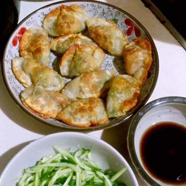 虾仁芹菜金针菇煎饺