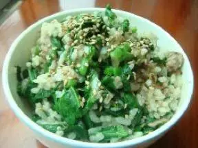 蒜香沙茶牛肉芝麻芥兰菜饭