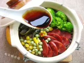 素腊味煲仔飯