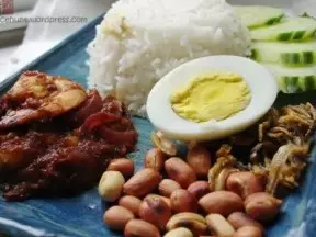 椰浆饭 （Nasi Lemak）