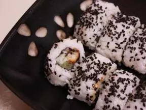 日本料理：烤鳗寿司卷