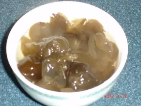 电饭煲焖煮:冰糖黑木耳