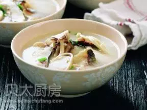 砂锅蘑菇鱼片
