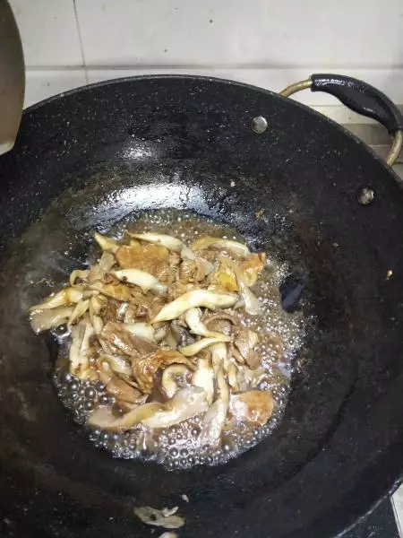 蘑菇炒肉片