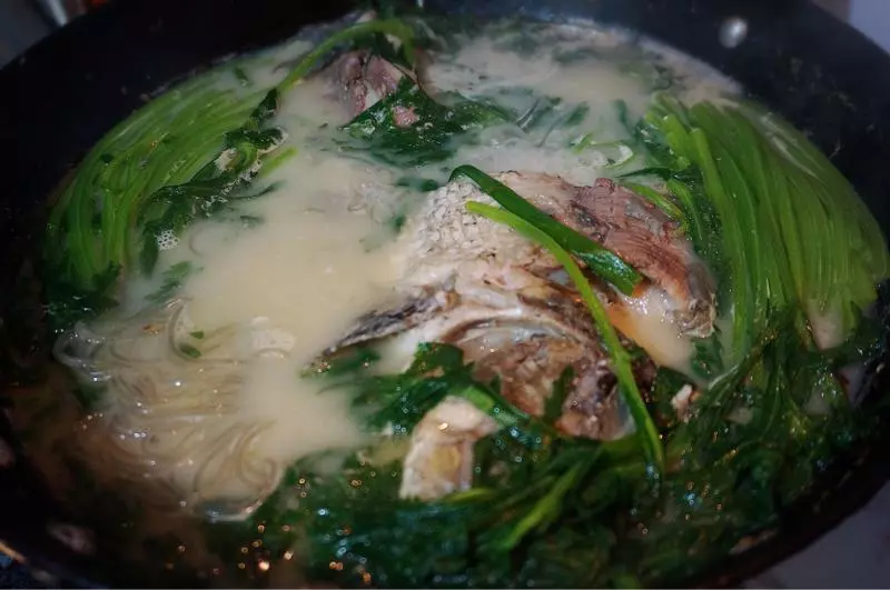 鯉魚茼蒿湯