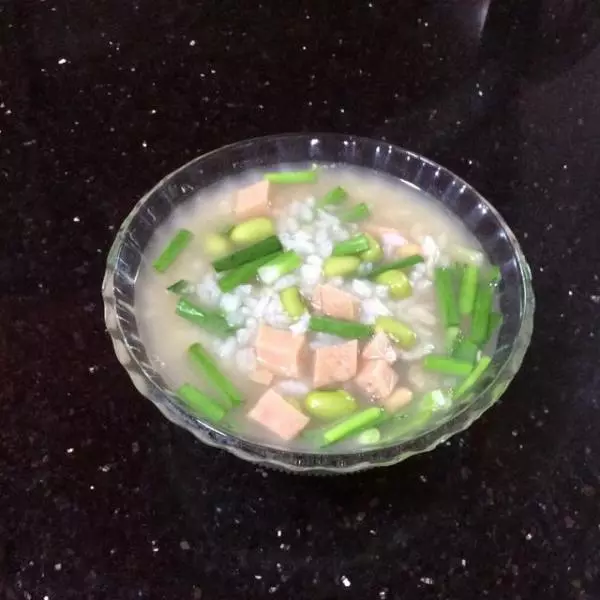 骨頭湯火腿青豆韭菜粥