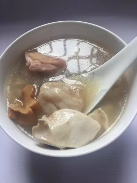 花膠響螺鮑魚瑤柱雞湯