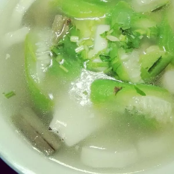 椰肉牛蒡淮山丝瓜排骨汤