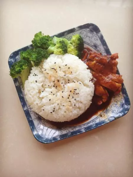 黑椒鸡排饭