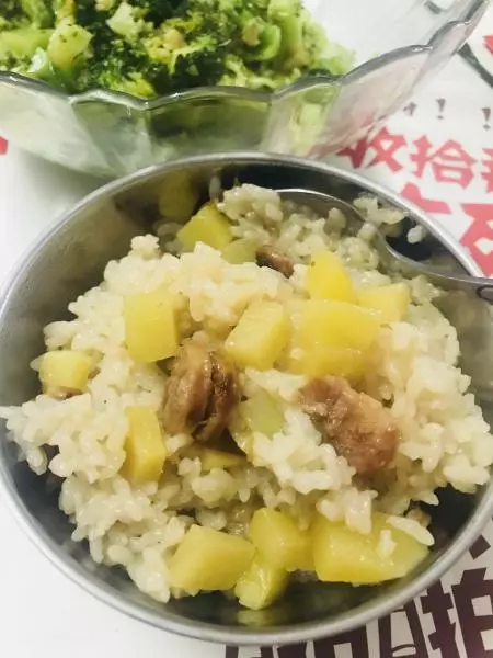 臘腸土豆燜飯