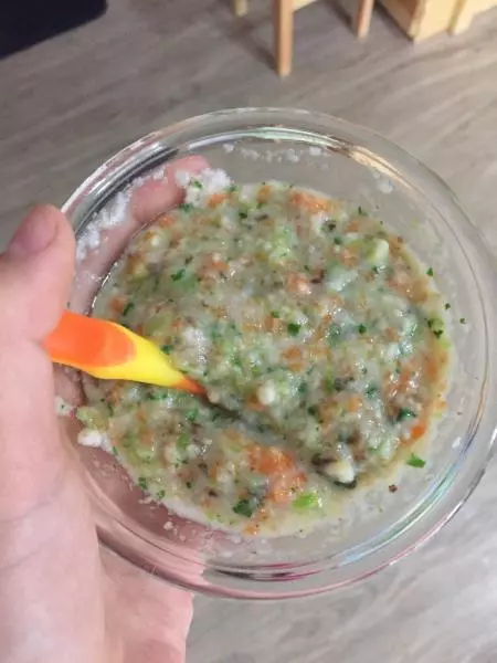 香菇油菜胡萝卜鸡肉米粉