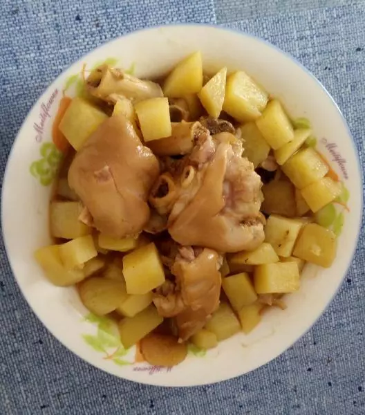 猪蹄炖土豆