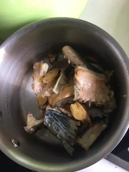 黃豆眉豆魚骨豬肉湯