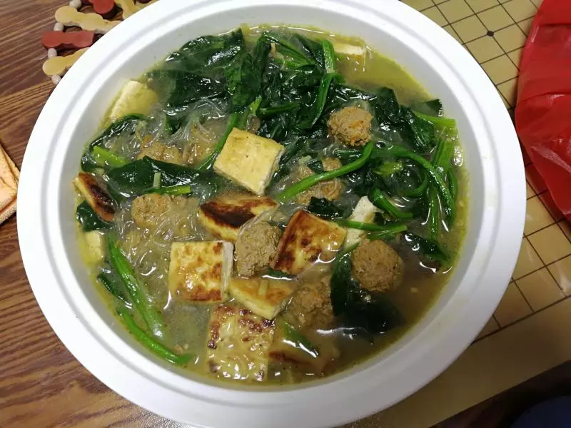 菠菜牛肉丸粉絲湯