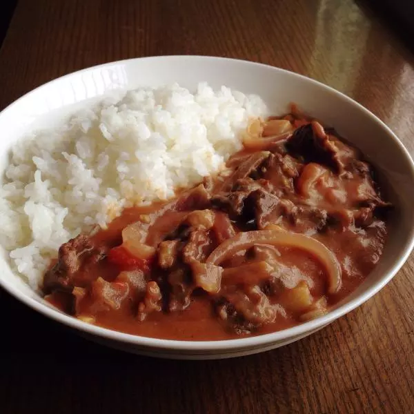 红烩牛肉饭=ハヤシライス(林氏盖饭)