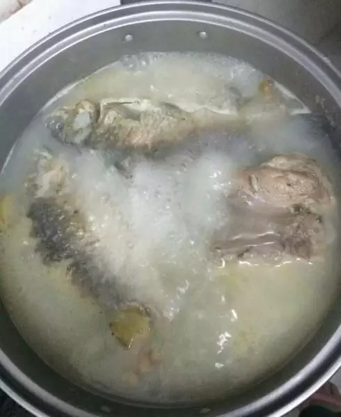 美滋滋鯽魚湯