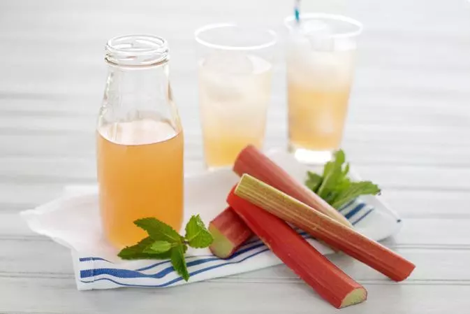 大黄灌木汽水（Rhubarb Shrub Soda）