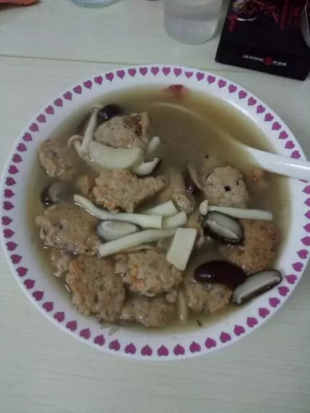 肉丸杂菇汤