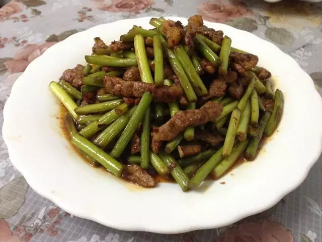 老干妈蒜薹炒肉