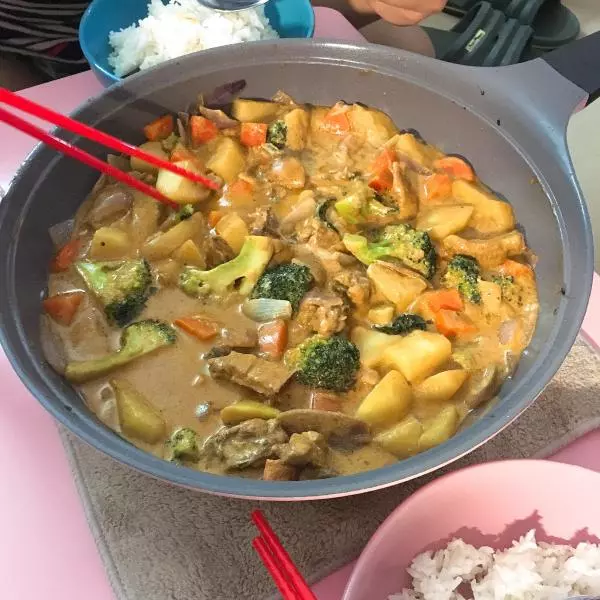 日式咖喱土豆雞肉飯