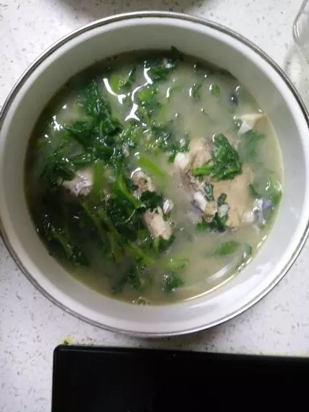 茼蒿鮁魚湯