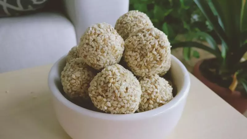 香蕉芝麻燕麥球 （Banana Oat Balls）