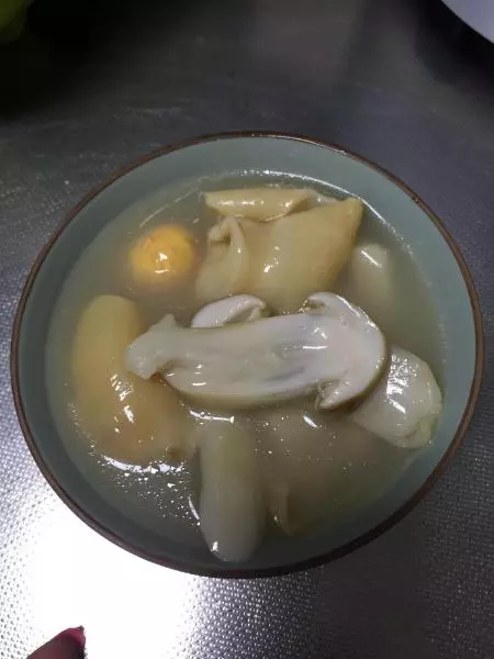 花膠松茸瑤柱雞湯