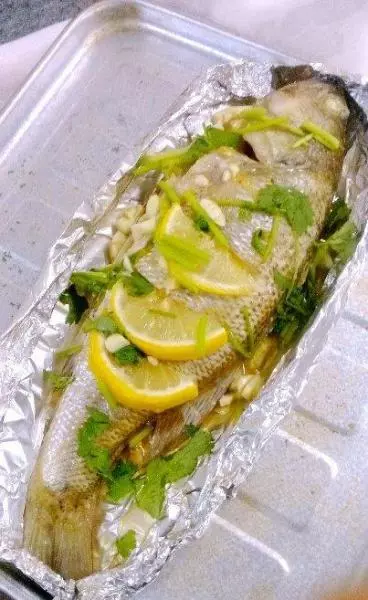 烤檸檬鱸魚