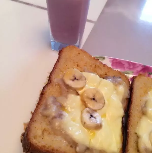 today&#39;s breakfast香蕉芝士面包片