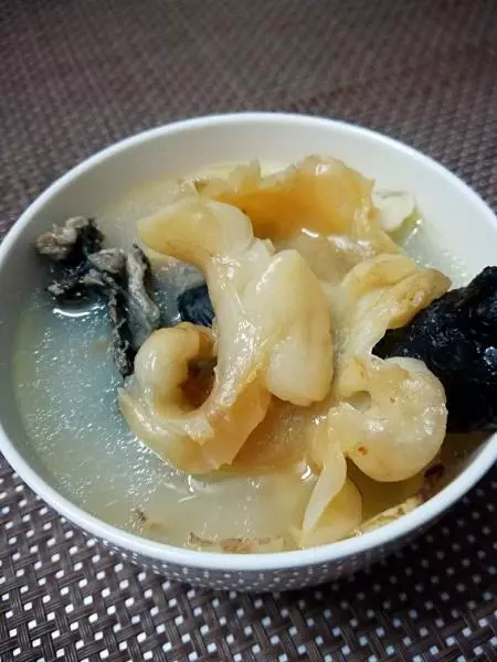 美顏花膠烏雞湯