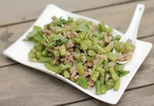 林志鹏自动烹饪锅烹制肉末扒芸豆-捷赛私房菜