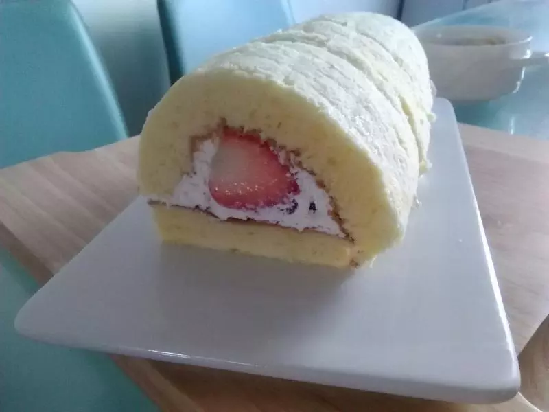 草莓夹心奶油蛋糕卷