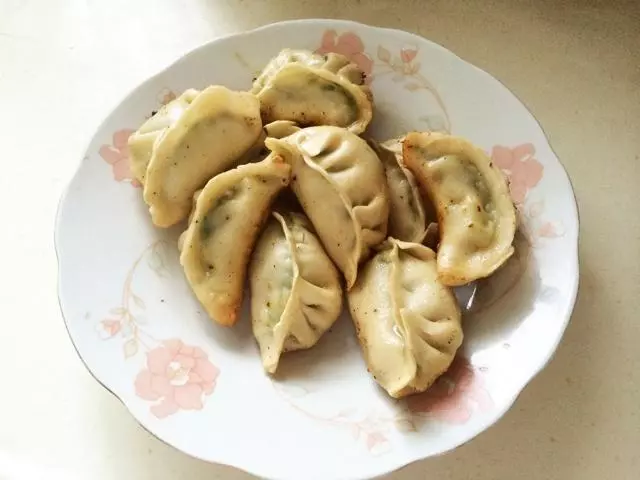 速冻水饺变锅贴