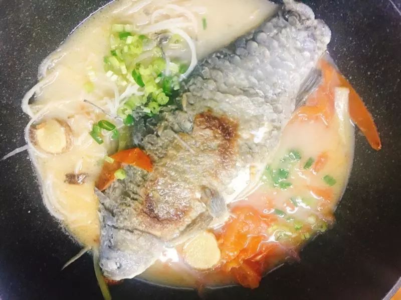 【烹飪記?】
奶白鯽魚湯