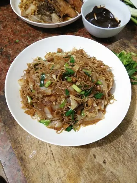 家常白菜杏鲍菇炒粉干