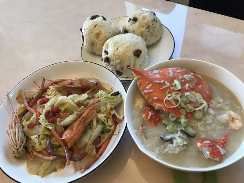 海鲜粥和虾油白菜