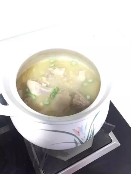 黃豆豬腳湯