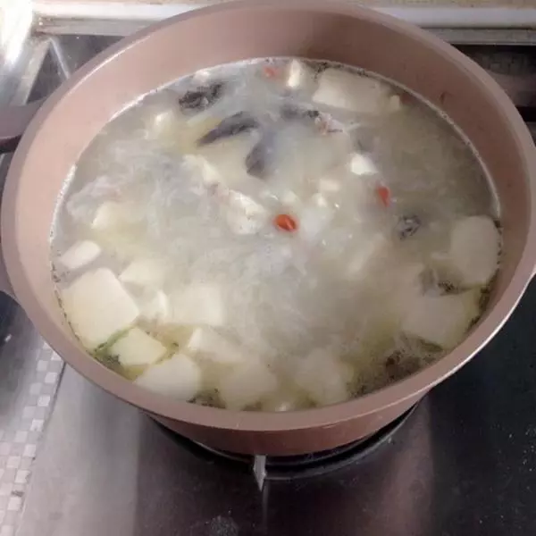 鲫鱼豆腐汤