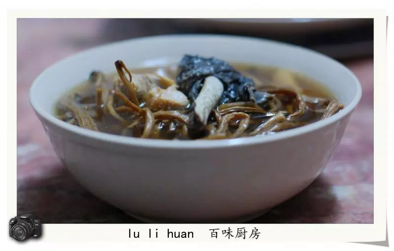 茶树菇乌鸡汤