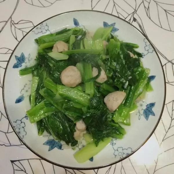 香菇肉丸炒油麥菜