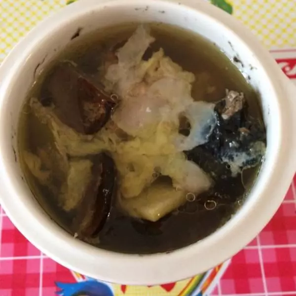 花膠 烏雞 排骨湯