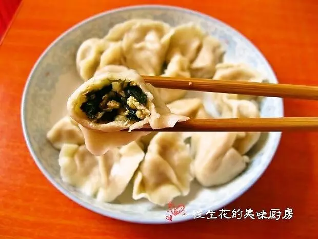 鸡蛋梅干菜水饺