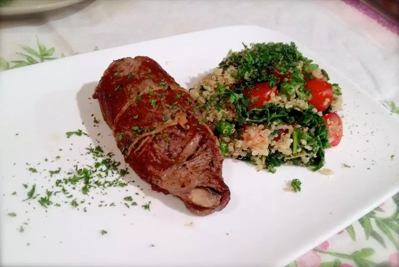 藜麥沙拉配小牛排蘑菇卷 quinoa salad with beef mushroom loaf