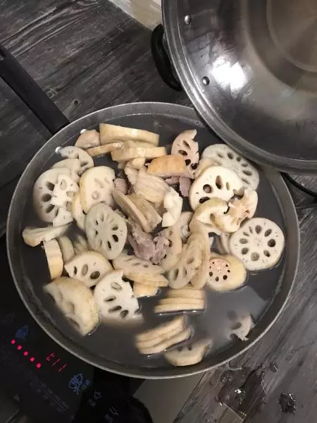 綠豆蓮藕豬骨湯