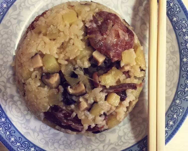 電飯煲香腸土豆香菇悶飯