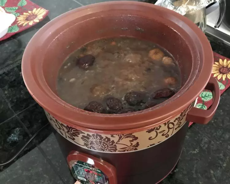 黑豆大棗排骨湯