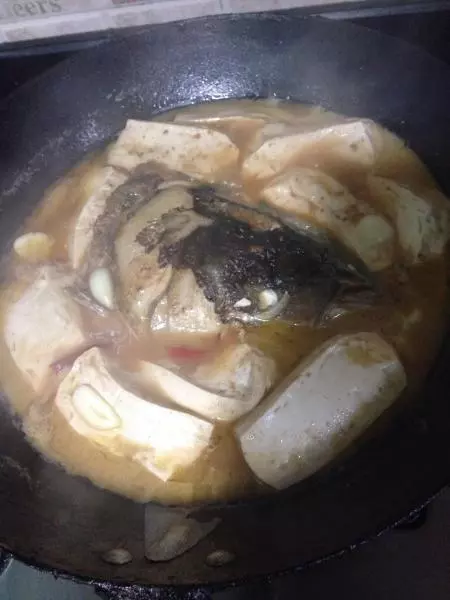 鐵鍋魚頭燉豆腐