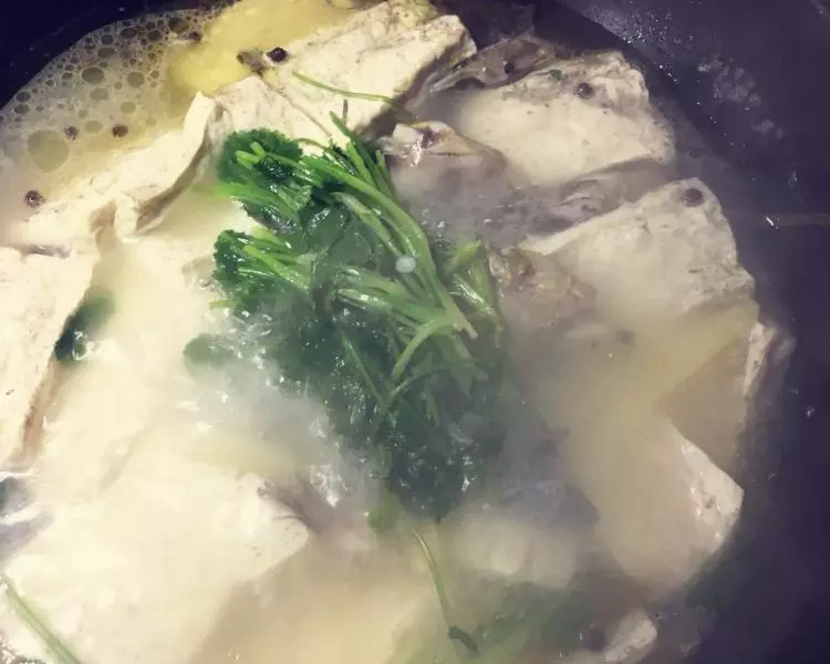 黃骨魚豆腐湯