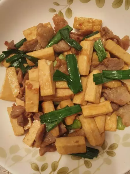 蒜苗豆腐干炒肉片