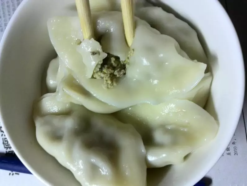 用神器和电饭煲简单做饺子